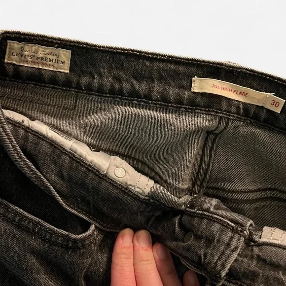 Levi's Premium 70s High-Flare Women’s Jeans in color Just a Hint 30x30 - Picture 8 of 13